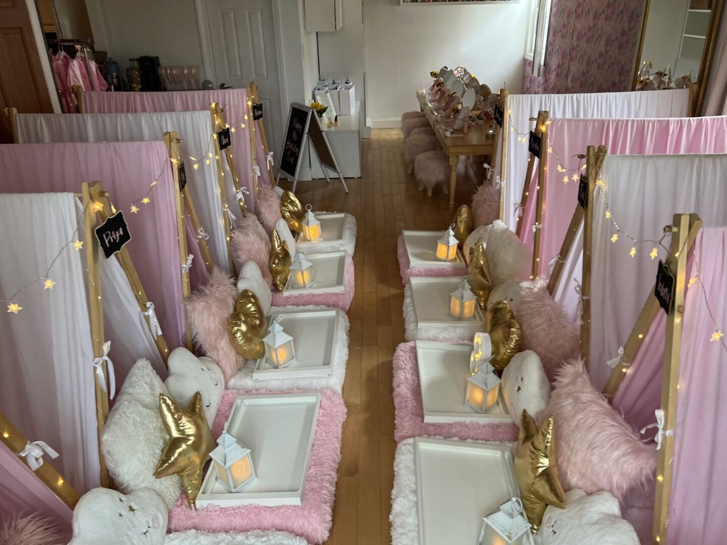 A room filled with pink and gold decorations.